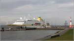 Die HAMBURG (IMO 9138329) machte am 30.09.2016 einen unplanmäßigen Zwischenstopp an der Seebäderkaje in Bremerhaven. Das eigentliche Reiseziel Helgoland konnte wegen der Wetter- bzw. Seegangsbedingungen nicht angelaufen werden. Die HAMBURG ist 144 m lang und 21,5 m breit. Sie bietet max. 423 Passagieren und 170 Besatzungsmitgliedern Platz. Heimathafen ist Nassau (Bahamas).