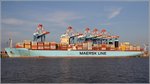 Die 2013 gebaute MARY MAERSK (IMO 9619921) liegt am 31.08.2016 an der Stromkaje in Bremerhaven. Dies Containerschiff ist 399,2 m lang und 59 m breit, hat eine GT/BRZ von 194849, eine DWT von 194.252 t und eine Kapazität von 18.270 TEU. Die beiden Maschinen leisten zusammen 59.360 kw. Heimathafen ist Svendborg (Dänemark). Das Schiff gehört zu einer Reihe von 20 Schiffen der sogenannten Triple-E-Klasse der dänischen Reederei Maersk Line.