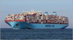 Die 2013 gebaute MARIE MAERSK (IMO 9619933) steuert am 31.08.2016 die Stromkaje in Bremerhaven an. Dies Containerschiff ist 399,2 m lang und 59 m breit, hat eine GT/BRZ von 194849, eine DWT von 194.327 t und eine Kapazität von 18.270 TEU. Die beiden Maschinen leisten zusammen 59.360 kw. Heimathafen ist Dragør (Dänemark). Das Schiff gehört zu einer Reihe von 20 Schiffen der sogenannten Triple-E-Klasse der dänischen Reederei Maersk Line.