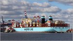 Die 2014 gebaute MADISON MAERSK (IMO 9619945) liegt am 05.10.2016 an der Stromkaje in Bremerhaven. Dies Containerschiff ist 399,2 m lang und 59 m breit, hat eine GT/BRZ von 194849, eine DWT von 194.394 t und eine Kapazität von 18.270 TEU. Die beiden Maschinen leisten zusammen 59.360 kw. Heimathafen ist Kopenhagen (Dänemark). Das Schiff gehört zu einer Reihe von 20 Schiffen der sogenannten Triple-E-Klasse der dänischen Reederei Maersk Line.