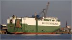 Die 2013 gebaute TOSCA (IMO 9605798) liegt am 31.08.2016 an der Stromkaje in Bremerhaven. Dieser Autotransporter ist 200 m lang, 32 m breit und kann 6.459 Fahrzeuge transportieren. Heimathafen ist Singapore.