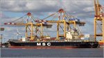 Die 2005 gebaute MSC FLORIDA (IMO 9236547) liegt am 05.10.2016 an der Stromkaje in Bremerhaven. Sie ist 286,30 m lang und 32,27 m breit, hat eine GT/BRZ von 51.364, eine DWT von 58.289 t und eine Kapazität von 4.425 TEU. Heimathafen ist Monrovia (Liberia). Früherer Name: MAYA RICKMERS.