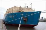 Die 1993 gebaute Barge MOTTI (IMO 9072434) liegt am 20.04.2008 im Fischereihafen von Bremerhaven, offenbar zu Umbau- oder Reparaturarbeiten. Sie ist 130 m lang, 23,90 m breit und hat eine GT/BRZ von 5165. Die Motti ist krzlich von Schweden nach Deutschland verkauft worden. Heimathafen ist seit kurzer Zeit Leer. Geschoben wird die MOTTI durch den Schubschlepper MEGA.