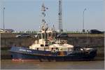 Die 2016 gebaute SVITZER ROTA (IMO 9760859) ist seit kurzem in Bremerhaven im Einsatz. Technische Daten sind mir noch nicht sicher bekannt. Heimathafen ist Esbjerg (Dänemark).
Hier liegt sie am 22.03.2017 im Vorhafen der Nordschleuse in Bremerhaven.
