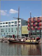 Die 1871 in Kiel gebaute ATLANTIC ist ein Stahlrumpfschiff, das 1982 zu einer Ketsch umgebaut wurde. Die ATLANTIC ist 29,30 m lang, 5,20 m breit und hat eine Segelflche von 260 m. Beheimatet ist sie im Museumshaven Vegesack. Auf dem Foto vom 04.05.2008 macht sie im Fischereihafen in Bremerhaven fest.