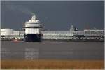 Die MEIN SCHIFF 3 (IMO 9641730) am Abend des 13.05.2017 beim Wendemanöver kurz nach dem Ablegen von der Columbuskaje in Bremerhaven. Sie wurde 2104 gebaut, ist 293,20 m lang und 42,20 m breit, hat eine GT/BRZ von 99.526 und bietet 2.506 Passagieren und rund 1.000 Besatzungsmitgliedern Platz. Heimathafen ist Valletta (Malta).