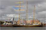 Die ROYAL HELENA (IMO 9542271) ist ein 2009 gebautes Segeltrainingsschiff. Sie ist ü.a. 54,50 m lang, 8,20 m breit und bietet 47 Gästen Kojen. Die Segelfläche beträgt 1.000 m² mit denen eine Geschwindigkeit von 12 kn erreicht werden kann. Heimathafen ist Varna (Bulgarien). Bremerhaven, 25.05.2017