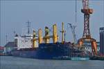 . Cargoschiff „BBC NEPTUNE“ liegt wegen Reparaturarbeiten am Schiff im Hafengebiet von Bremerhaven vor Anker. Schiffsdaten: Bj 2010; IMO 9537264; L 190 m, B 28,5 m; aufgenommen am 09.04.2018 während einer Hafenrundfahrt.  (Hans)