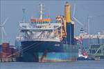 . Spezialschiff „Blue Giant“, liegt im Innenhafen von Bremerhaven am Kai. Schiffsdaten: Bj 2008; IMO 9400485; L 179 m B 25 m; aufgenommen am 09.04.2018 während einer Hafenrundfahrt.  (Hans)