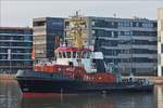 . Der Schlepper „Wolf“, IMO 9036260 wartet im Alten Hafen darauf in die Schleuse einzufahren um an ihren Liegeplatz zurück zu kehren.  08.04.2018  (Jeanny)