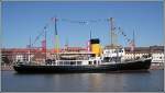 Der 1938 auf der Oder-Werft in Stettin gebaute Dampfeisbrecher WAL (IMO 8862662) war gut 50 Jahre auf dem Nord-Ostsee-Kanal im Einsatz. 1990 kam die WAL nach Bremerhaven, wurde restauriert und liegt nicht nur als Museumsschiff an der Kaje sondern wird fr viele Fahrten genutzt. Die WAL ist 50 m lang, 12,34 m breit, hat einen Tiefgang von 5,25 m und wird durch eine Dreifach-Expansionsdampfmaschine angetrieben. Aufnahmedatum: 11.06.2006