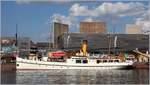 Die erste größere Fahrt nach Abschluss der jahrelangen Restaurierungsarbeiten führte den früheren Post- und Personendampfer PRINZ HEINRICH zum SeeStadtFest nach Bremerhaven. Er wurde 1909 auf der Meyer-Werft in Papenburg gebaut und im Liniendienst nach Borkum eingesetzt. Länge ü.a.: 41,76 m, Breite: 7,04 m, Tiefgang: 1,80 m. Die beiden im Rahmen der Restaurierungsarbeiten eingebauten Dampfmaschinen leisten je 150 PS. Heimathafen ist Leer. 26.05.2018
Weitere Infos unter: http://prinz-heinrich-1909.de