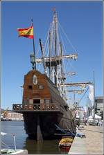 Das Heck der EL GALEON (IMO 9578115), einer 2010 gebauten spanischen Galeone. Länge: 49,40 m, Breite: 10,10 m, Tiefgang: 3 m, die Segelfläche beträgt 965 m². Heimathafen ist Sevilla (Spanien). Zum Seestadtfest besuchte sie Bremerhaven. 25.05.2018 
Weitere Infos zum Schiff: https://www.fundacionnaovictoria.org/construction-el-galeon/