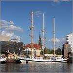 Die 1980 gebaute POGORIA (IMO 7911210) ist 48 m lang, 8 m breit und hat einen Tiefgang von 3,50 m. Die Segelfläche misst 945 m². Heimathafen ist Gdynia (Polen). Während des SeeStadtFestes Bremerhaven lag sie im Neuen Hafen. 26.05.2018