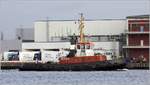 Der 1990 gebaute Schlepper STIER (IMO 8912209) ist 28,17 m lang, 9,80 m breit, hat eine Maschinenleistung von 2 x 1.000 kW und einen Pfahlzug von 31 t. Heimathafen ist Hamburg. Hier ist er am 12.02.2019 im Fischereihafen 2 in Bremerhaven unterwegs.