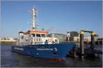 Die 30 m lange WASSERSCHUTZPOLIZEI 3 der Niedersächsischen Polizei liegt am 25.03.2019 an ihrem Anleger im Vorhafen der Fischereihafen-Doppelschleuse in Bremerhaven. Ihr Heimathafen ist Wilhelmshaven.