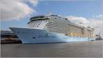 Die 2019 gebaute SPECTRUM OF THE SEAS (IMO 9778856) liegt zur Ausrüstung an der Columbuskaje in Bremerhaven. Das Schiff hat eine Länge von 348 m, eine Breite von 41,4 m und kann bis zu 4.900 Passagiere und 1.678 Besatzungsmitglieder an Bord nehmen. Heimathafen ist Nassau (Bahamas). 09.04.2019
