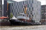 Die FAIRPLAY VIII wurde von 1962 bis 2009 als Schlepper eingesetzt und dann von der Reederei an die Stiftung Hamburg Maritim übergeben. Sie ist 24,55 m lang, 3,40 m breit, hat eine Maschinenleistung von 441 kW und einen Pfahlzug von 12 t. Heimathafen ist Hamburg. Hier liegt sie am 24.05.2019 im Neuen Hafen in Bremerhaven.
