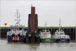 Die in Bremerhaven stationierten Zollboote (v.l.) BREMEN, REIHER und WESERMÜNDE liegen am 26.05.2019 an ihrem Liegeplatz im Vorhafen der Fischereihafen-Doppelschleuse.