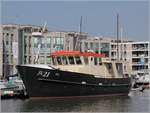 Diese Motoryacht mit der Kennnr. JL21 lag Ende Mai 2019 in der Lloyd Marina im Neuen Hafen von Bremerhaven.