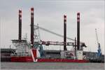 Das 2011 gebaute Errichterschiff MPI ENTERPRISE (IMO 9578244) liegt am 26.05.2019 an der Columbuskaje in Bremerhaven. Das Schiff hat eine Länge von 120,77 m und eine Breite von 40 m. Heimathafen ist Breskens (Niederlande). Frühere Namen: VICTORIA MATHIAS, SEABREEZE I.