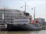 Der 1933 gebaute Dampfeisbrecher STETTIN (IMO 8882923) ist 51,75 m lang, 13,43 m lang und hat Hamburg als Heimathafen. Hier liegt er am 24.05.2019 im Neuen Hafen von Bremerhaven.