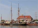 Die 1909 gebaute ZUIDERZEE (IMO 9097264) liegt im Neuen Hafen von Bremerhaven. Sie ist 40 m lang und 6,70 m breit, die Segelfläche beträgt 400 m². Heimathafen ist Enkhuizen (Niederlande). 24.05.2019