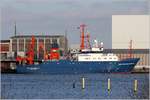 Die WALTHER HERWIG III (IMO 9048392) liegt am 15.02.2020 nicht an seinem angestammten Liegeplatz im Fischereihafen I sondern am Kühlhauskai im Fischereihafen II seines Heimathafens Bremerhaven. Es ist ein Fischereiforschungsschiff der Bundesanstalt für Landwirtschaft und Ernährung mit einer Länge von 65 m und einer Breite von 15 m.