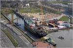 Die 1919 gebaute SEUTE DEERN hatte 2019 ihr Schicksalsjahr; im Februar brannte sie, Ende August sank sie auf den Grund des Museumshafens des Deutschen Schifffahrtsmuseum. Aufgrund ihres Zustandes muss sich abgebrochen werden. Dies soll in einem provisorischen Trockendock passieren, das nur wenige Meter von ihrem Liegeplatz entfernt geschaffen wird. Am 27.03.2020 wurde sie dahin verholt. Hier eine kleine Reihe von Fotos dieser Aktion. (4)