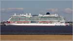 Die auf der Meyer-Werft in Papenburg gebaute IONA (IMO 9826548) liegt zur Endausrüstung an der Columbus-Kaje in Bremerhaven. Dieses Schiff der zur Carnival-Gruppe gehörenden P&O Cruises ist 344,5 m lang, 42 m breit und bietet 5.206 Passagieren Platz. Heimathafen wird Southampton (Vereinigtes Königreich). 31.03.2020