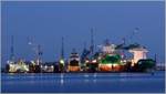 Die Bredo Dry Docks im Fischereihafen 2 in Bremerhaven zur Blauen Stunde des 07.04.2020.