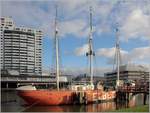 Das Feuerschiff ELBE 3 (ex EIDER), das hier im Museumshafen des Deutschen Schifffahrtsmuseums in Bremerhaven liegt, soll saniert werden. Die Kosten werden auf 1,2 Millionen Euro geschätzt. Den Schwerpunkt der Arbeiten bildet laut DSM die Grundsanierung des Rumpfes sowie die Erneuerung des Korrosionsschutzes und des Anstrichs. Das Schiff kommt in diesem Jahr ins Dock. Stahlplatten und Spanten werden, wo nötig, ausgetauscht oder verstärkt, das Über- und Unterwasserschiff wird gereinigt und neu gestrichen. Anschließend soll das Schiff von Besuchern wieder betreten werden können. 15.01.2021