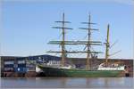 Die 2011 gebaute ALEXANDER VON HUMBOLDT II (IMO 9618446) hat in ihrem Heimathafen Bremerhaven im Fischereihafen I festgemacht. Die Bark ist 65 m lang und 10 m breit, die Segelfläche beträgt 1.360 m². In den letzten Monaten hatte sie der Bundesmarine als Segelschulschiff gedient. 08.03.2021