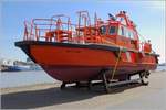 Das Lotsenboot MUTTLAND der Lotsbetrieb GmbH Mecklenburg-Vorpommern wurde nach Kanada verkauft und steht  fertig verpackt  am Fischereihafen II in Bremerhaven zum Abtransport bereit. 30.03.2021
