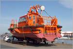 Das Lotsenboot KLAASHAHN der Lotsbetrieb GmbH Mecklenburg-Vorpommern wurde nach Kanada verkauft und steht  fertig verpackt  am Fischereihafen II in Bremerhaven zum Abtransport bereit. 30.03.2021