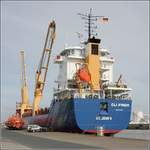 Die 2011 gebaute CLI PRIDE (IMO 9513646) liegt im Fischereihafen II in Bremerhaven. Dieses Mehrzweckschiff hat eine Länge von 130,23 m und eine Breite von 16,8 m, die GT/BRZ beträgt 7.138, die DWT ist 7.821 t. Sie kann auch 410 TEU befördern. Heimathafen ist St. John's (Antigua and Barbuda). Frühere Namen: BRIELLE, BBC LUANDA. An der Kajenkante stehen drei Lotsenboote für den Transport nach Kanada bereit. 03.04.2021