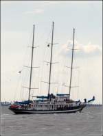 Am 01.09.2008 verlsst die CAPITAN MIRANDA nach ihrer Teilnahme an der Ltten Sail wieder Bremerhaven. Der Dreimast-Schoner ist 60 m lang, 8 m breit, hat einen Tiefgang von 3,60 m und eine Segelflche von 722 m. Sie ist ein Schulschiff der Armada de Uruguay.
