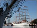Die 1982 in Spanien gebaute Bark CUAUTHMOC der mexikanischen Marine ist 90,50 m lang, 12 m breit, hat einen Tiefgang von 5,40 m und eine Segelflche von 2.200 m. Hier liegt sie am 30.08.2008 whrend der Ltten Sail im Neuen Hafen von Bremerhaven.