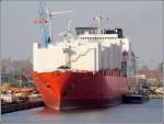 Die 1979 gebaute TALABOT (IMO 7724095) liegt am 25.10.2008 im Nordhafen von Bremerhaven. Sie ist 228 m lang, 32 m breit und hat eine GT von 55033. Die TALABOT ist ausgelegt fr den Transport von Fahrzeugen und zustzlich bis zu 1083 TEUs, kann aber auch schwere Lasten befrdern. Sie fhrt unter der Flagge von Singapore.