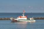 SK  Hermann Helms , im Juli 2010 einlaufend Cuxhaven. L:27,50m / B:6,53m / Tg.:2,10m / Verdrngung:103t / 3 Diesel zusammen 3190 PS / 1985 bei Lrssen in Bremen gebaut / 24kn / 3 Propeller / Rufzeichen: DBAM / Crew: 4-8 / Heimathafen: Cuxhaven  