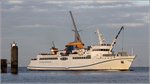 Die 2015 gebaute HELGOLAND (IMO 9714862) fhrt von Helgoland kommend in den Fhrhafen ihres Heimathafens Cuxhaven ein. Sie ist 82,57 m lang und 12,85 m breit, bietet 1.060 Passagieren Platz und kann 10 10-Fu-Container transportieren. Sie verfgt ber einen LNG-Antrieb. 26.09.2016