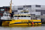 OFFSHORETAXI ONE , Port Tender ,  MMSI 211667160  , 21 × 8m , 04.04.2018 Cuxhaven