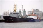 Das 1981 gebaute Fischereischutzboot SEEFALKE (IMO 7928677) der Bundesanstalt fr Landwirtschaft und Ernhrung (BLE) liegt am 15.11.2008 im Pckchen mit der SOLEA, die ebenfalls der BLE gehrt, in Cuxhaven. Diese alte SEEFALKE ist Ende September 2008 von dem Nachfolgeschiff, der neuen SEEFALKE, ersetzt worden und liegt jetzt in Cuxhaven auf. Sie soll demnchst in eine Privatyacht umgebaut werden. Die alte SEEFALKE ist 82,90 m lang, 13 m breit und hat eine GT von 1930. Die beiden Maschinen leisten je 2.941 kW und ermglichen eine Geschwindigkeit von 20 kn. Die alte SEEFALKE gehrte - wie jetzt die Nachfolgerin - zu den Schiffen der Kstenwache.