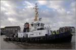 Der 1963 gebaute Schlepper TAUCHER O. WULF 3 (IMO 5419244) am 22.01.2008 beim Anlegemanver in Cuxhaven. Lnge: 28,30 m, Breite: 8.40 m, 1.600 kw Maschinenleistung.