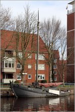 Die EB71 ist ein 1983 in den Niederlanden aus Stahl gebauter Botter (Plattbodenschiff.) Länge: 13,20 m, Breite: 4,30 m, Tiefgang: 1,00 m. Hier liegt die EB71 am 10.03.2017 in ihrem Heimathafen Emden. 