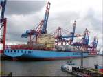 Hamburg a 11.7.09 - Die MAERSK SEMARANG ist Bj 2007 (S-Korea), 332m lang, mit 108.448tdw Tragfhigkeit und liegt hier am Eurokai des Waltershofer Hafens.