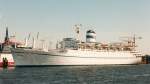 Hamburg im Aug 94 - FEDOR SCHALYAPIN war ein russischer Kreuzfahrer, der 1954 i Clydebank, Schottland gebaut wurde.
Dampfturbinenantrieb, 19kn schnell.