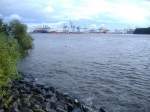 Der Blick aus der Ferne auf den Hamburger Hafen. Bild vom 04.10.2006