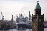 QUEEN MARY 2 im Dock Elbe 17 bei Blohm & Voss in Hamburg. Das Foto habe ich im Fundus wiederentdeckt. Es stammt bereits vom 16.11.2006.