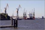 Die Werftanlagen und Docks von Blohm und Voss in Hamburg. Im Schwimmdock 10 ist das Kreuzfahrtschiff ALBATROS (IMO 7304314) zu sehen. Links daneben befindet sich die Einfahrt zum groen Trockendock Elbe 17. 16.10.2006